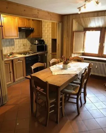 Flora Alpina Apartments-Residenza Verdebjo Gressoney-Saint-Jean Room photo